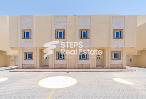Freehold Compound Villa for sale with City Views