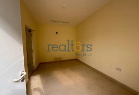 Wearhouse with showroom, accommodation (MEDICAL)