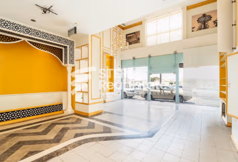High-Visibility Fitted Shop with Main Road Access